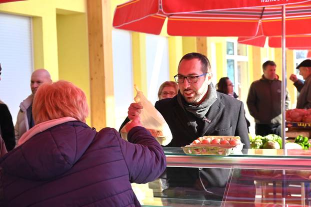 FOTO Vrapče ima novu tržnicu. Koštala više od 3 milijuna eura, evo što će sve tamo prodavati