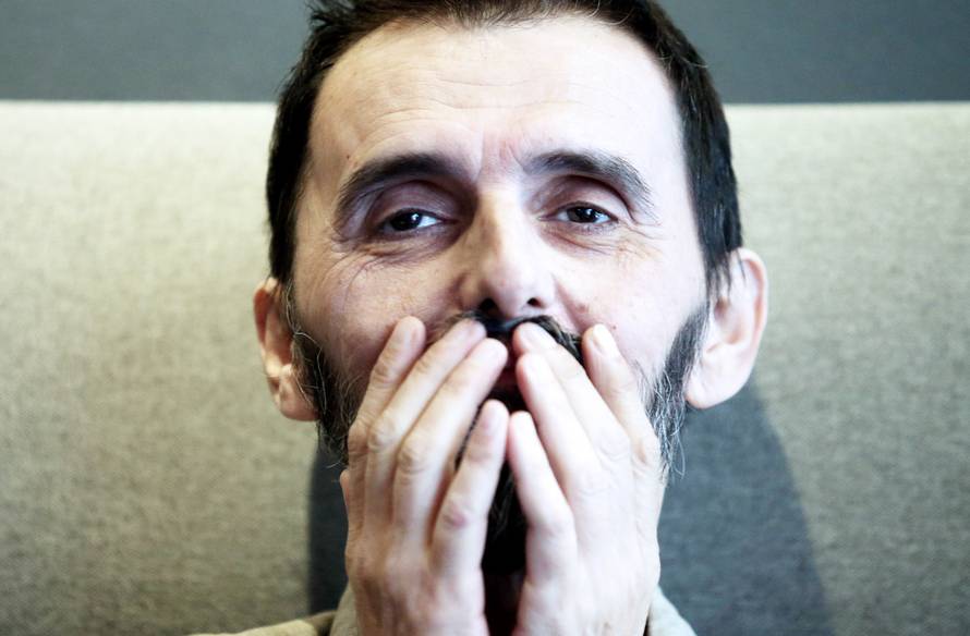 Zgrozio fanove: Bare se odlučio za novi imidž, obrijao je glavu