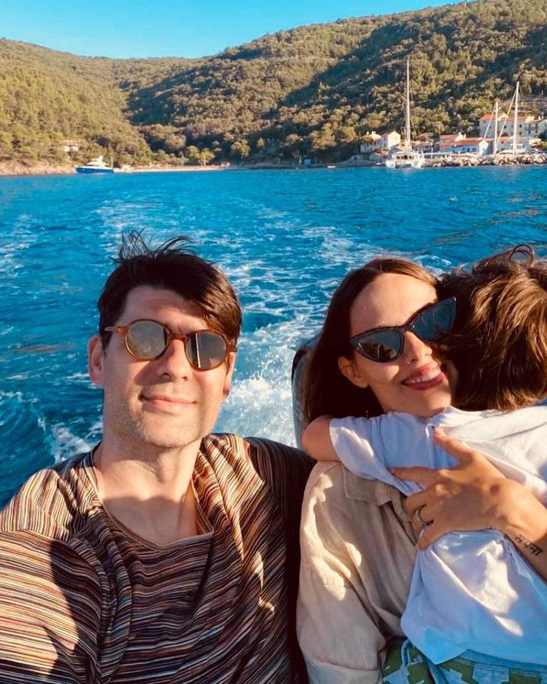 Vedran Ćorluka objavio fotku iz luksuznog resorta gdje ljetuje i pjevačica Maja Šuput: 'Dečki'