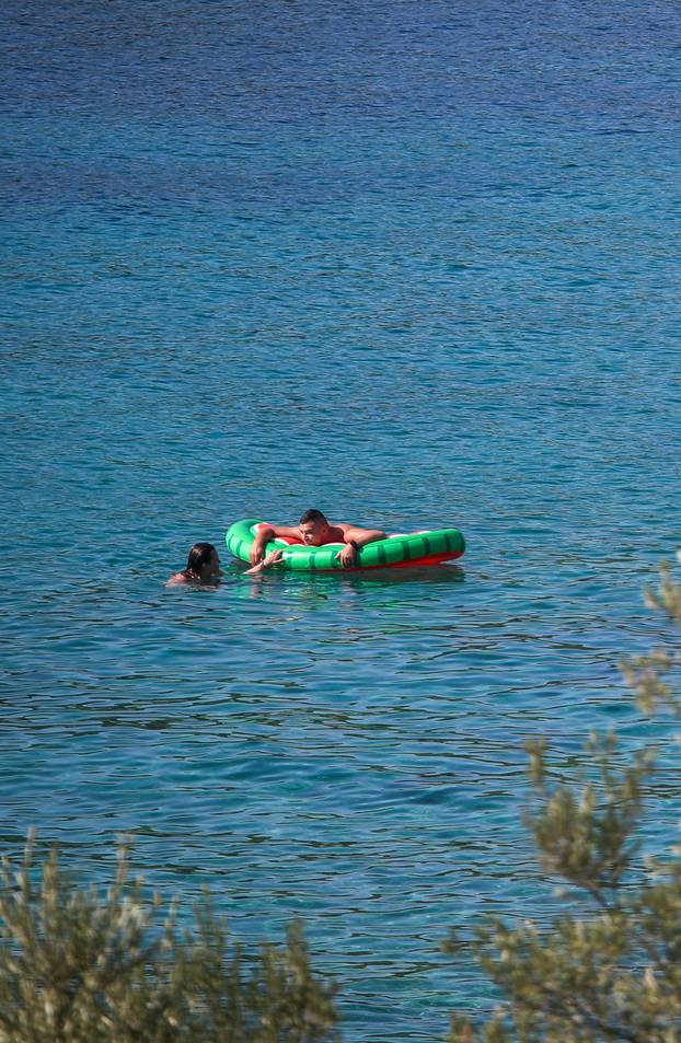 Vela Luka: Turisti uživaju uvali Pičena