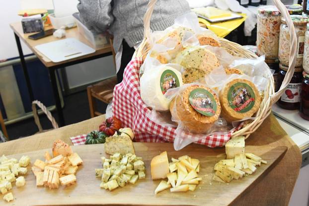 Grubišno Polje: Otvoren dvodnevni 19. Gospodarski sajam sira, meda i vrganja