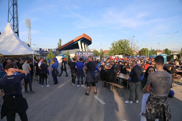 Zagreb: Organizirano gledanje utakmice uz stadion Maksimir između RIjeke i Diname