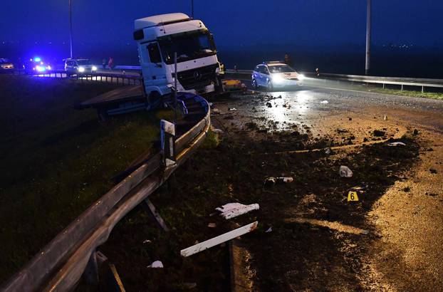 U prometnoj nesreći na autocesti A3 kod Okučana smrtno stradale tri osobe