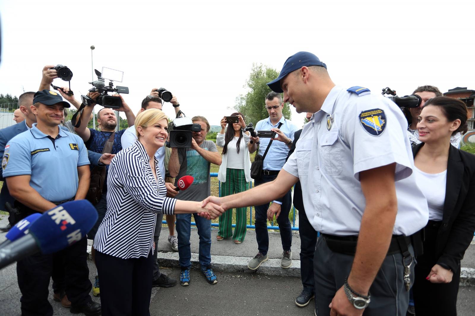 Predsjednica obiÅ¡la graniÄne prijelaze Bogovlja i Kordunski Ljeskovac