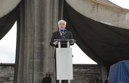 Josipović u Jasenovcu: Zločin ne smije voditi novom zločinu