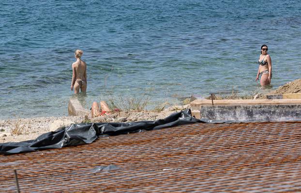 Split: Kupači na novoj plaži Žnjan