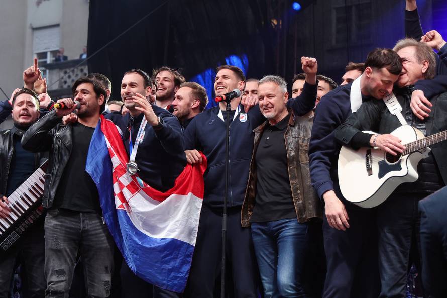 Zagreb: Marko Perković Thompson nastupio na svečanom dočeku hrvatske rukometne reprezentacije