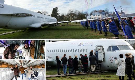 Doček u party avionu: Uz ples i vatromet  'uletjeli' su u Novu...