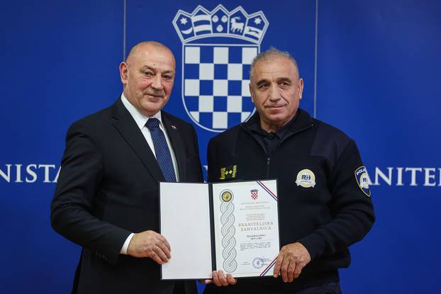 Zagreb: Ministar Tomo Medved uru?io je braniteljske zahvalnice postrojbama iz Domovinskog rata