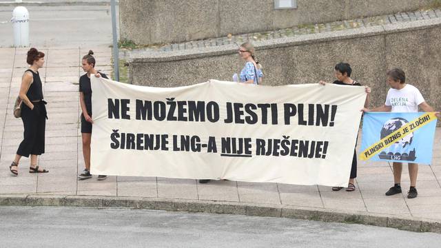 Zagreb: Prosvjed Zelene akcije ispred NSK
