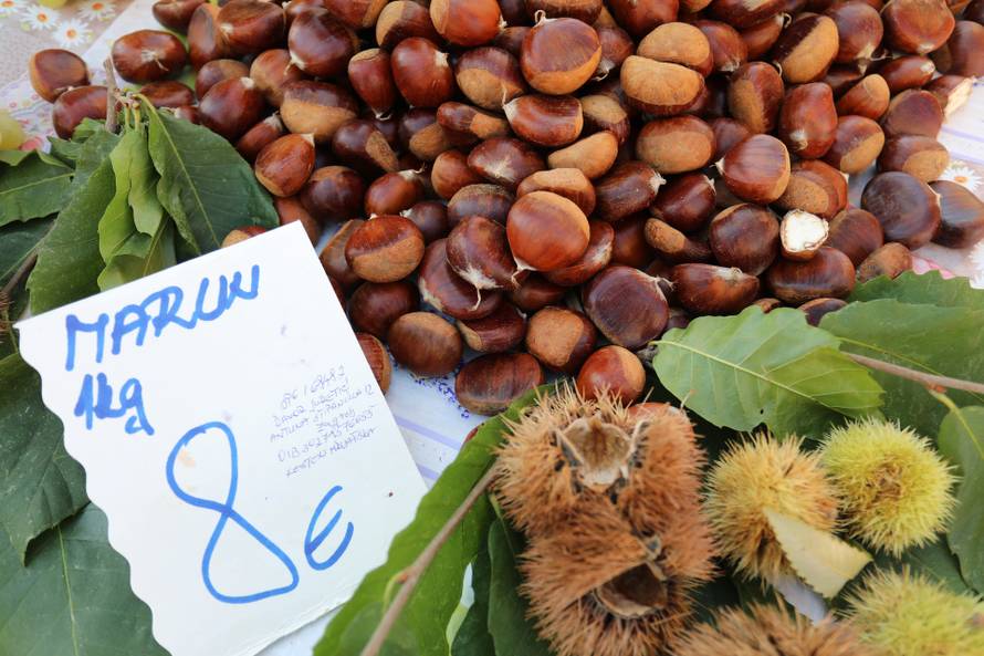 Rijeka: Maruni na rijeckoj trznici po 8 eura