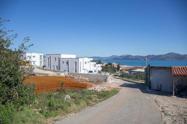 Kompleks Vila koji se gradi u Dračama, jednu od vila gradi i Halid Bešlić