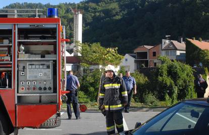 Vozila brzo pa s dvoje male djece s autom sletjela s ceste