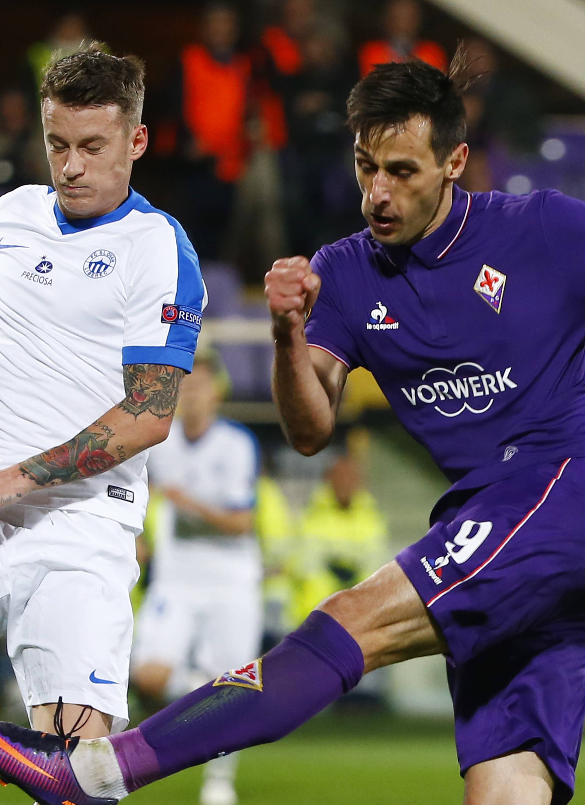 Fiorentina's Nikola Kalinic in action with Slovan Liberec's Jan Sykora