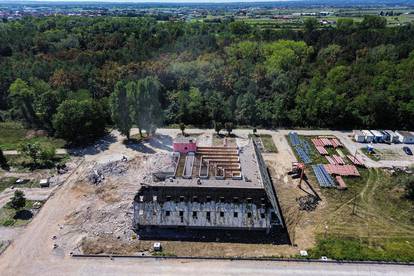 FOTO Ruši se motel Plitvice. Pogledajte snimke iz zraka