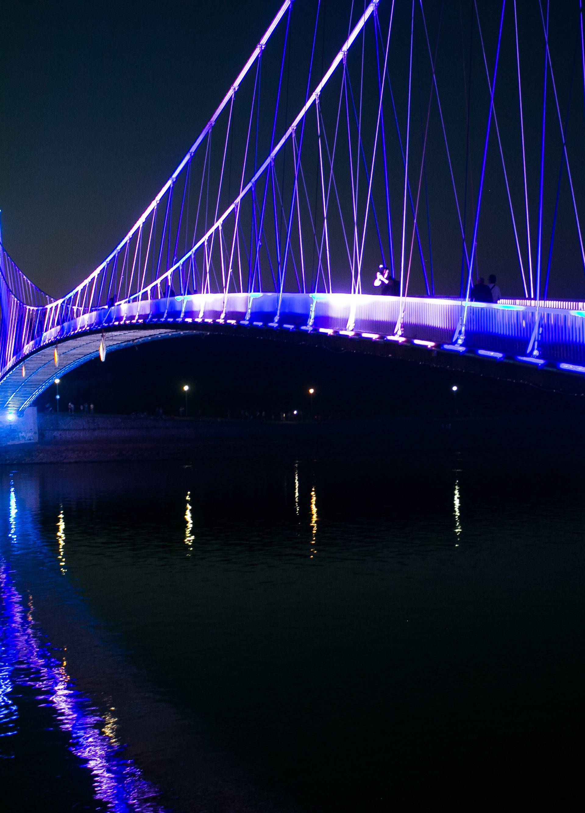Građani skupljali čepove za osvjetljenje osječkog mosta