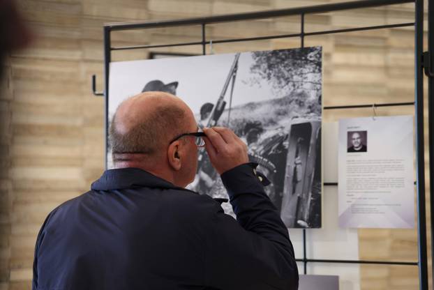 Vukovar: Otvorenje multimedijalne izložbe ratne fotografije "Vukovar 91"