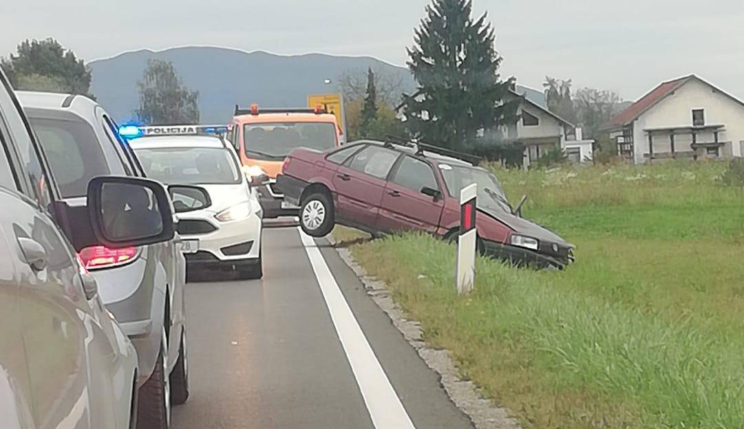 Troje ozlijeđeno u frontalnom sudaru nedaleko od Draganića