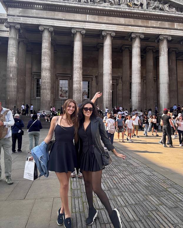 FOTO Fali li kome Liga prvaka? Ljubiteljica Hajduka ne može sakriti bujne obline na jahti...