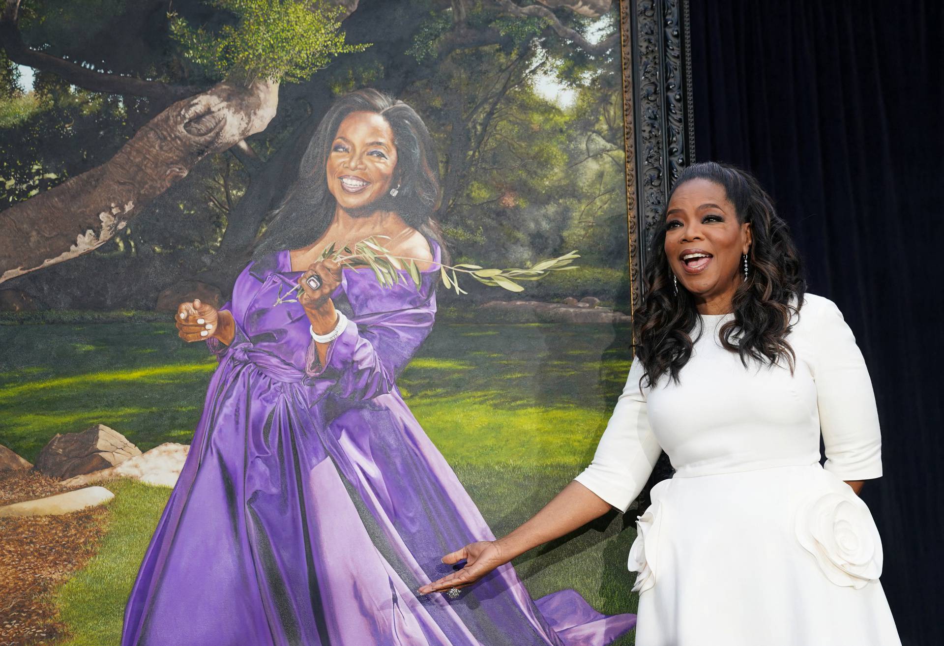 Smithsonian’s National Portrait Gallery unveils portrait of Oprah Winfrey in Washington