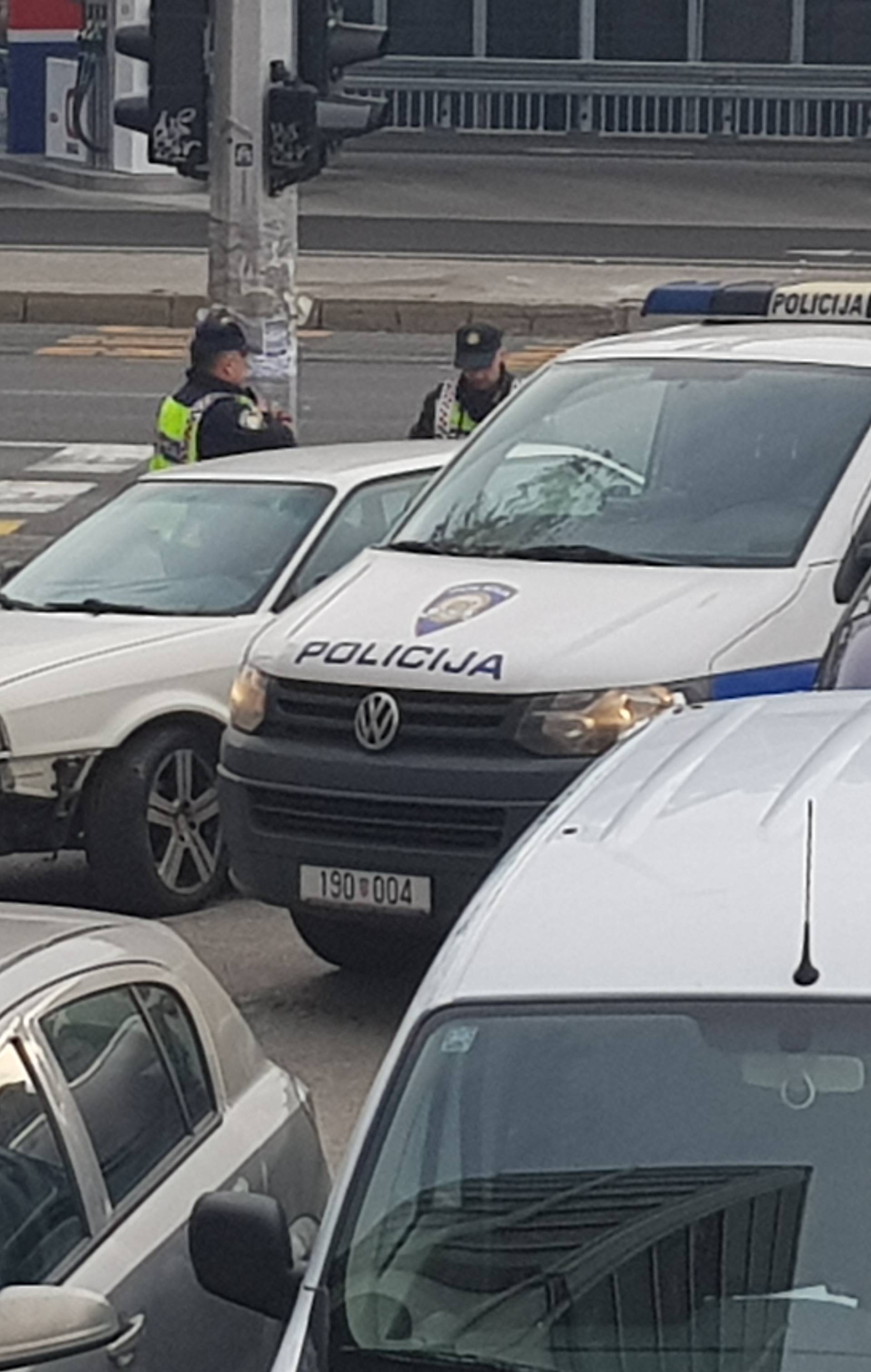 Sudar auta i motora u Dubravi, motorista su prevezli u bolnicu