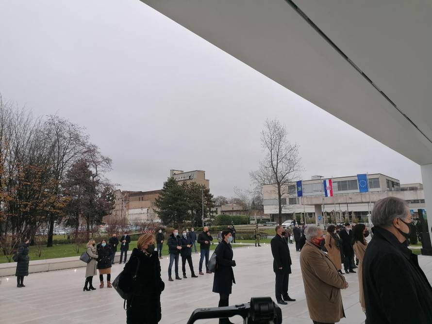 Bandić na otvorenju Spomenika domovini: 'Znam ja što je stina, ova će stina tu stajati vječno'