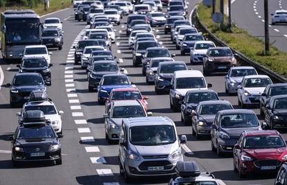 HAK: Kolona na Lučkom je oko kilometar, na Bregani oko 2 km