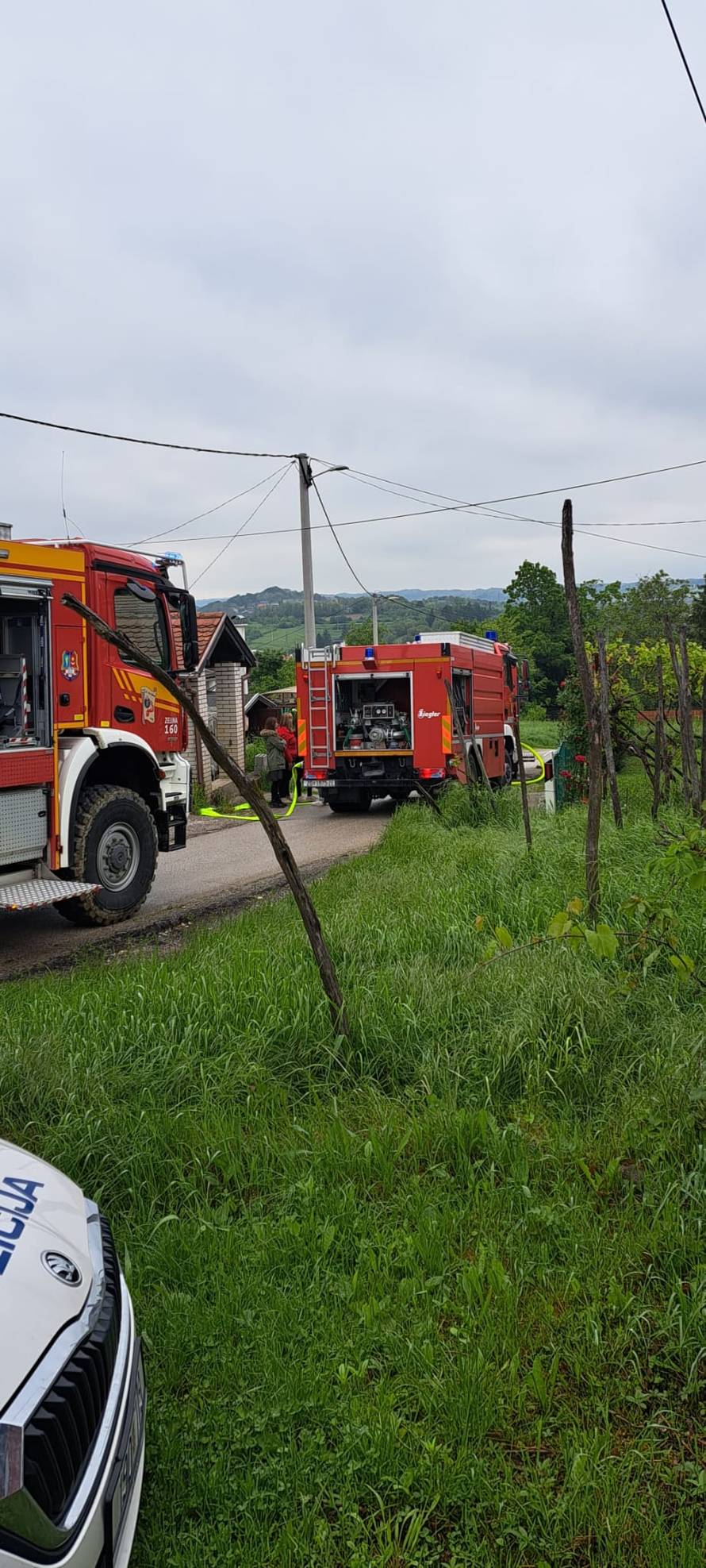 Vatrogasci ugasili požar u Svetom Ivanu Zelini: Zapalila se drvarnica ispred obiteljske kuće