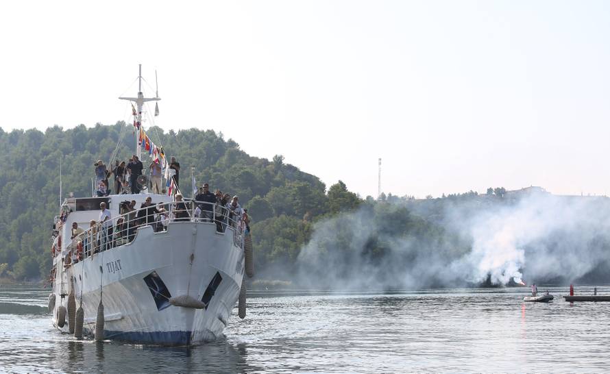 Skradin: Å ime Strikoman snima brod Tijat za 561. milenijsku fotografiju