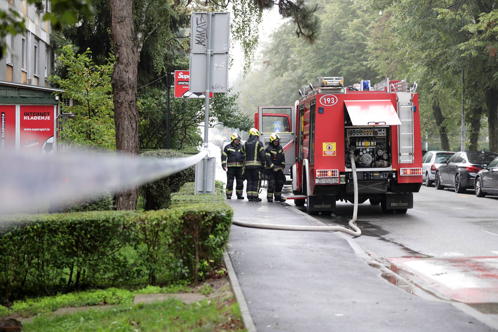 Zagreb: Policijski očevid nakon požara u Trnskom, jedna osoba smrtno stradala