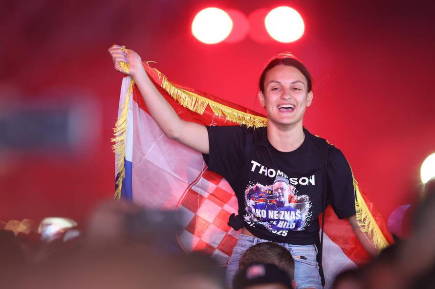 Obožavatelji na velikom koncertu Marka Perkovića Thompsona u Sinju