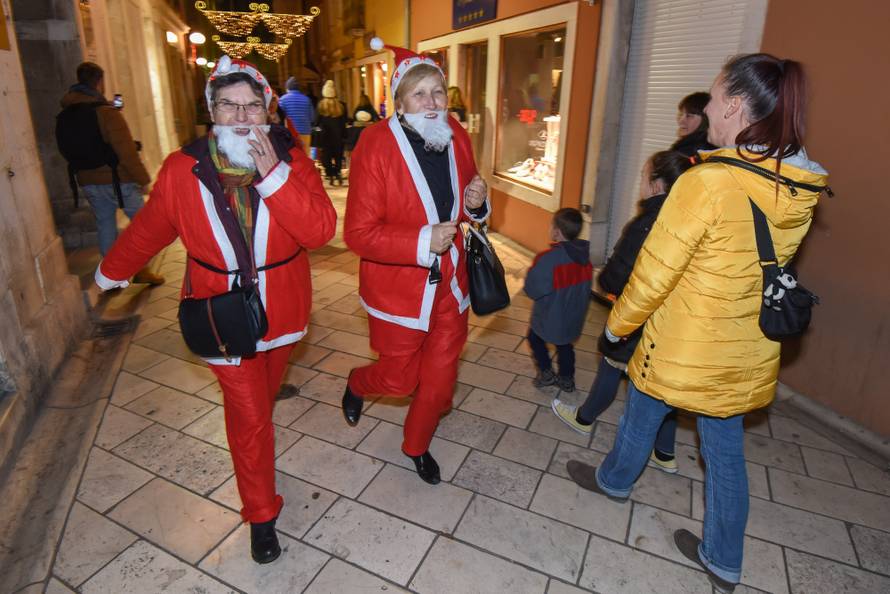 Advent u Zadru: Veseli Djedovi Božićnjaci protrčali su gradom