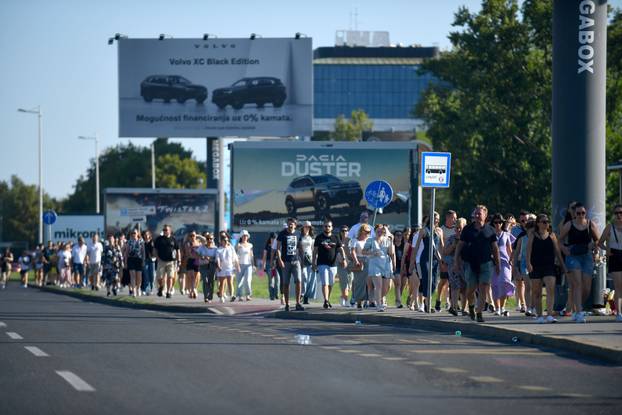 Zagreb: Na Hipodromu se okupljaju fanovi Eda Sheerana gdje će večeras održati koncert