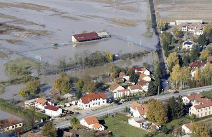 Voda nije za piće: Drava je u Pušćinama poplavila 67 kuća
