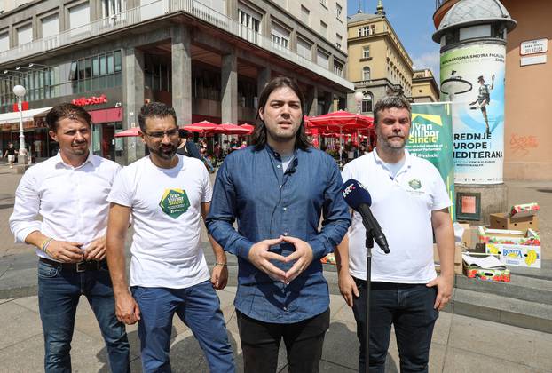 Zagreb: Ivan Vilibor Sinčić dijelio pakete hrane domaćih OPG-ova