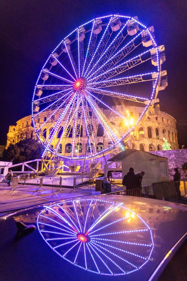 Pula: Podno Arene pokrenut panoramski kotač  koji je dio Adventa
