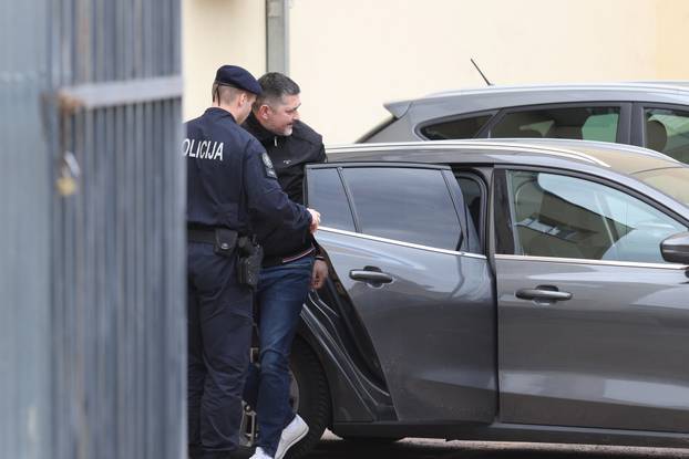 Osijek: Privo&dstrok;enje Marka Aj&ccaron;eka, biv&scaron;eg na&ccaron;elnika Op&cacute;ine Gradina, osumnji&ccaron;enog za malverzacije 