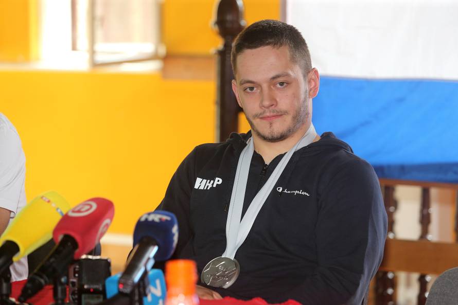 Zagreb: U klubu ZTD Hrvatski Sokol odrÅ¾ano druÅ¾enje s Tinom SrbiÄem