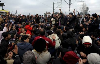 Makedonija brani svoju odluku o korištenju sile na migrantima