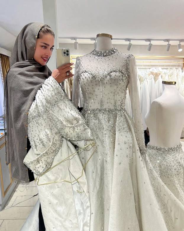 Tko je zlatna mladež Irana? Dok krv 'teče' ulicama, bahato se razmeću luksuzom i golotinjom