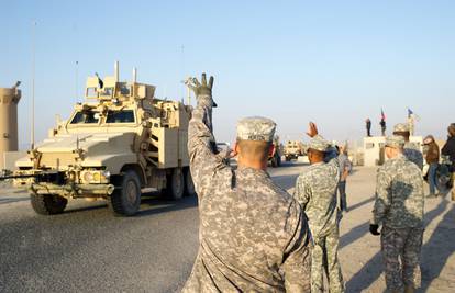 Posljednji konvoj s američkim vojnicima povukao se iz Iraka 