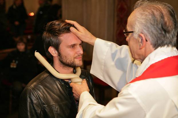 ARHIVA - 2009. Dubrovnik: Pjeva?i na grli?enju u crkvi Svetog Vlaha