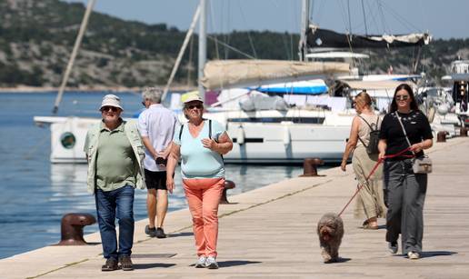FOTO Sezona počinje! Turisti su stigli u Šibenik na ugodnih 24°C