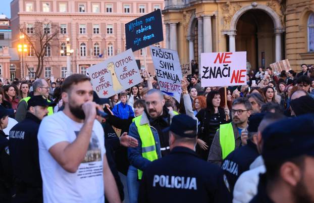 Zagreb: Održan jubilarni 10. Noćni marš za prava žena "Žene – kičma otpora"