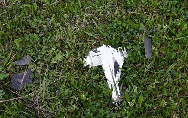 FOTO Tužni prizori u Sl. Brodu: Na mjestu gdje je poginulo dijete gori bijeli lampion...