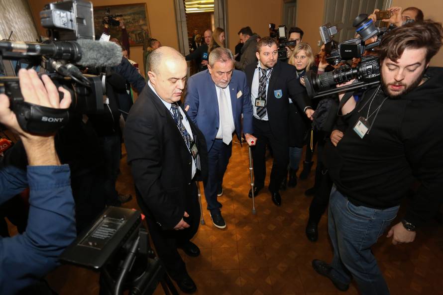 Bandiću je prošao proračun: 'Prodali su se za 1400 kuna'
