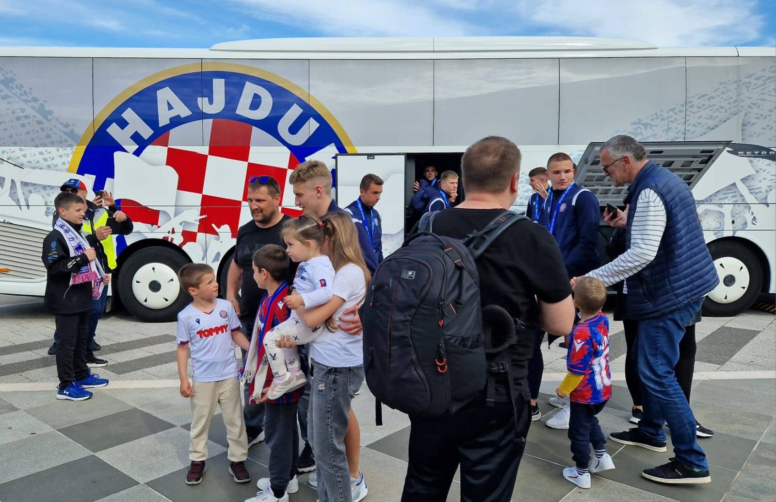 VIDEO 5000 navijača dočekalo Hajdukove tiće na splitskoj Rivi