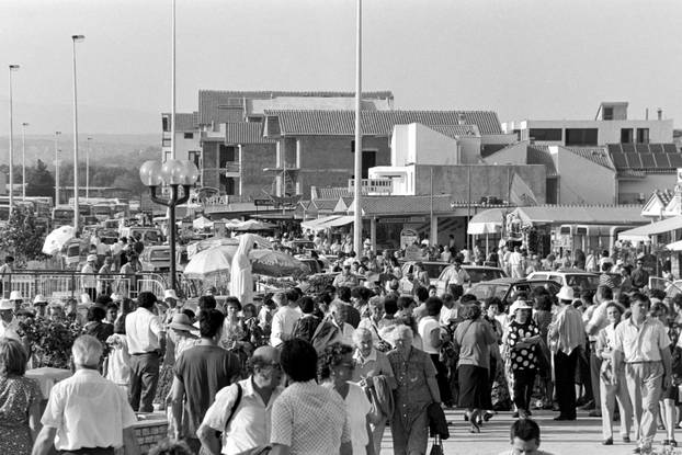 Brojni vjernici na obilježavanju 10. godišnjice ukazanja u Međurgorju, 25.6.1991.