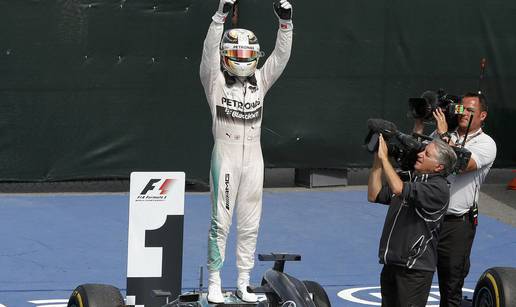 Hamilton rutinski obranio prvu poziciju i trijumfirao u Kanadi