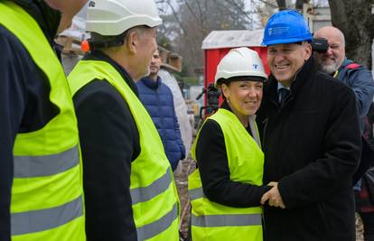 Ministar Bačić: Neprihvatljivo mi je da vlast u Zagrebu propisuje što se smije pjevati!